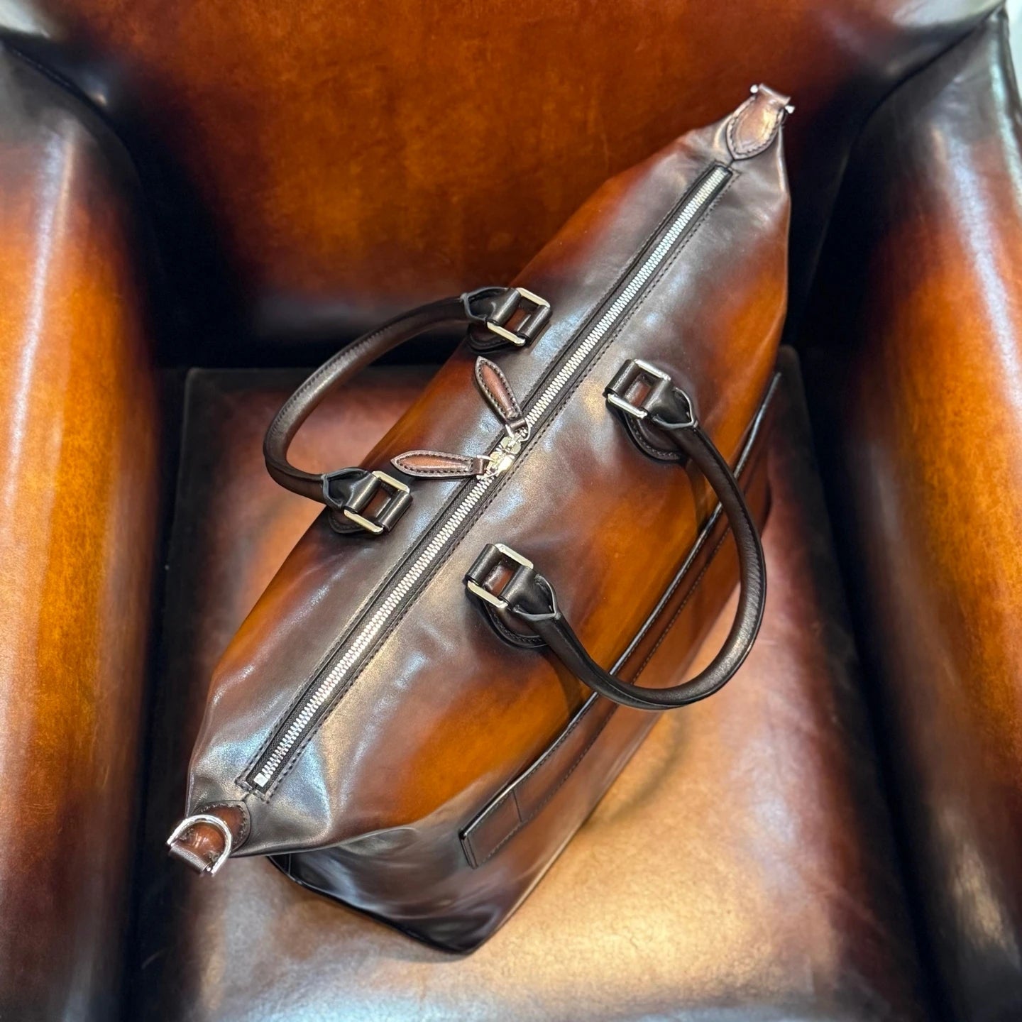 DIMY 2025 new large capacity commuting crossbody crescent lightweight soft leather single shoulder travel horn tote bag