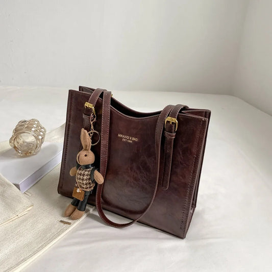 Women Vintage Shoulder Bag with Pendant Slouchy Tote Purse Large Capacity Fashion Shoulder Bag Ladies Travel Handbag