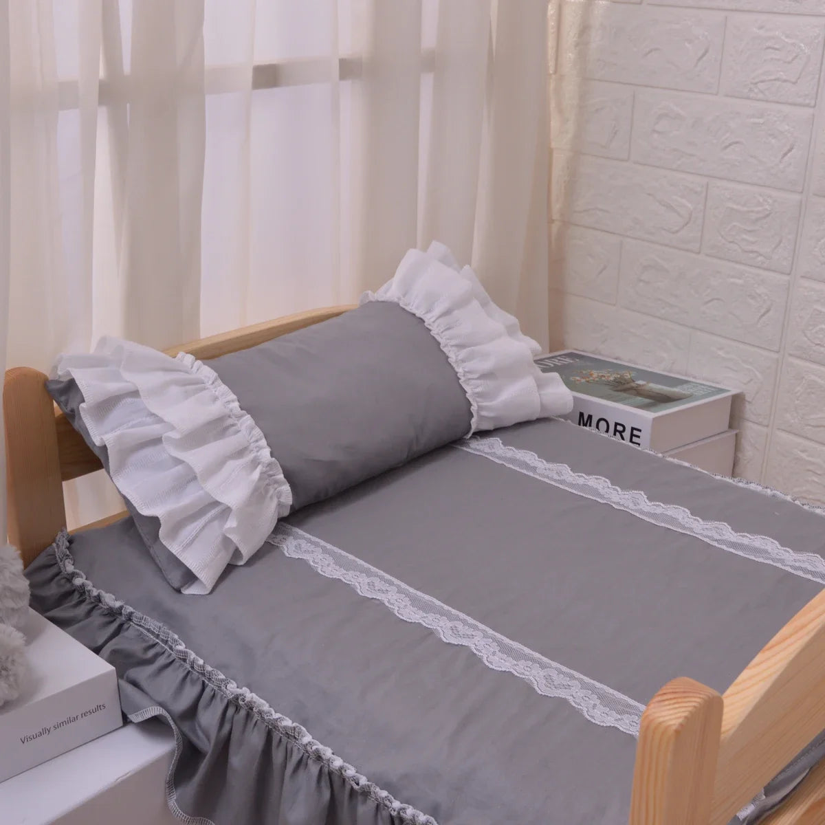 Cute Solid Wood Pet Bed Dog Comfortable Bed Free Full Set of Bedding Pet Supplies Removable and Washable Pet Bed