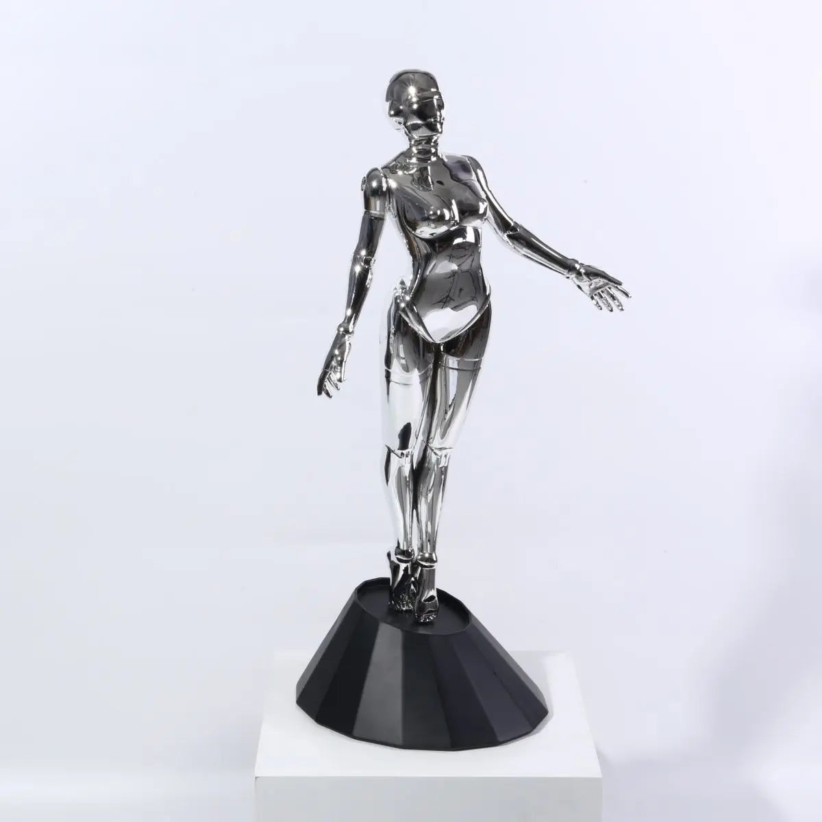 Mechanical Goddess Decoration Simple Modern Abstract Figure Sculpture Living Room Soft Decorations Artwork Fashion Play