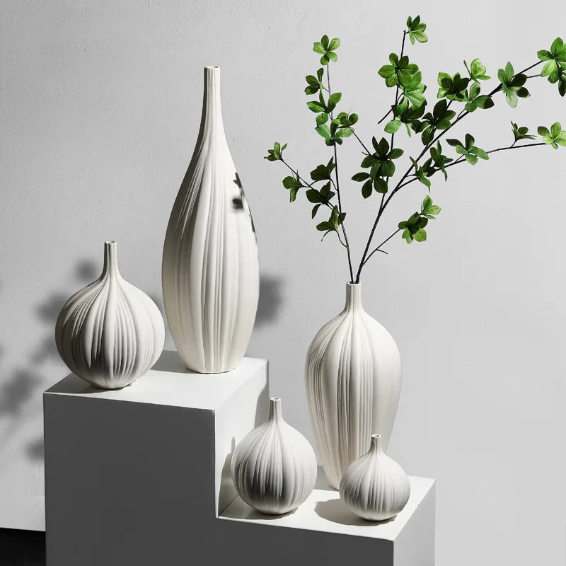 White Ceramic Vases for Artificial Flowers, Decorative Figurines, Chinese Style, Simple Designed Pottery and Porcelain