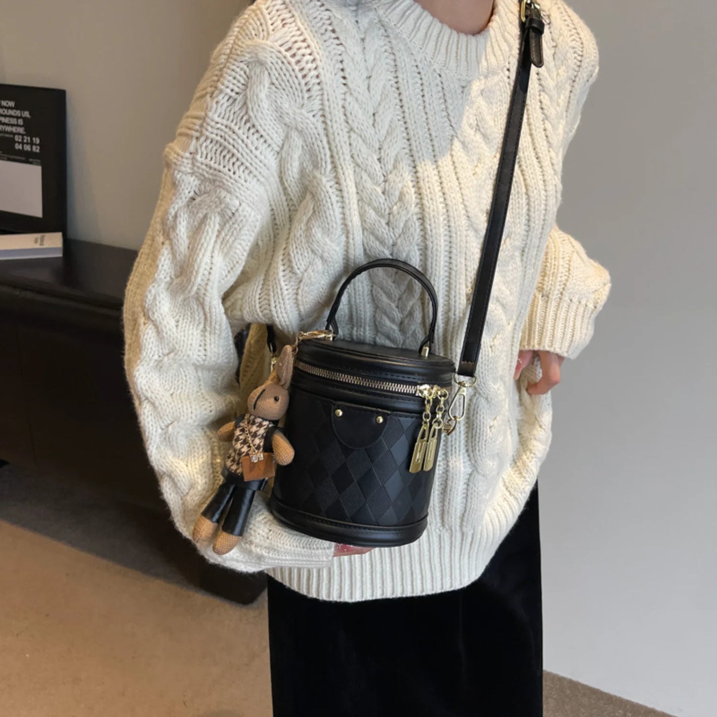 Fashionable PU Leather Bucket Bag Women Mini Cylinder Handbag Crossbody Purse